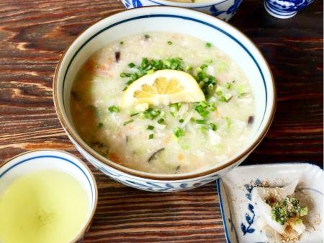 茶房 信濃家さんの野菜たっぷり雑炊・大分名物だんご汁_茶房信濃屋