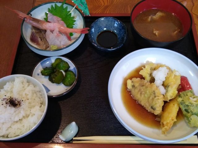 定食の鮮魚の揚げ出しとお刺身_ファミリーれすとらんひろせ寿し正