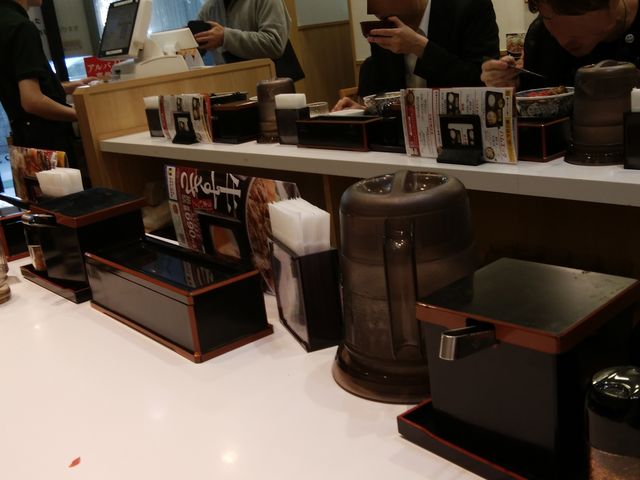 カウンター席_吉野家 名駅太閤通口店