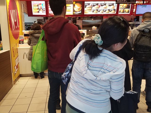並びました_マクドナルド 銀座アイタワー店
