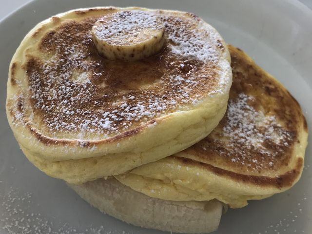 ずっと食べてみたかった、リコッタパンケーキ。甘いものが得意でない私でも美味しかったです。_bills 七里ヶ浜