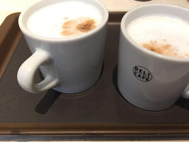 カフェラテは380円_DELI CAFE KITCHEN 三宮店