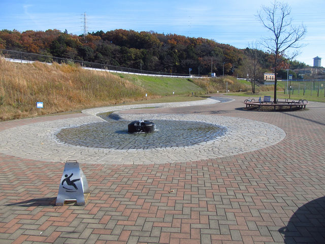 水遊びもできる噴水広場_神奈川県立境川遊水地公園