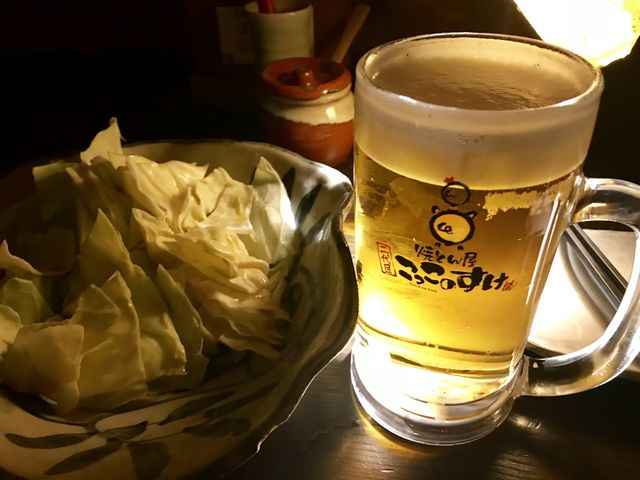 お通しのキャベツとキンキンビール_こっこのすけ