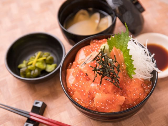 トロサーモンいくら丼_祝津潮騒