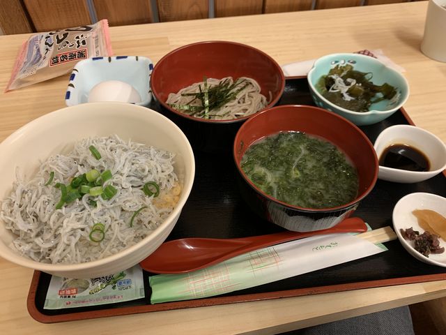 しらす丼御膳
_まんぷく屋十大