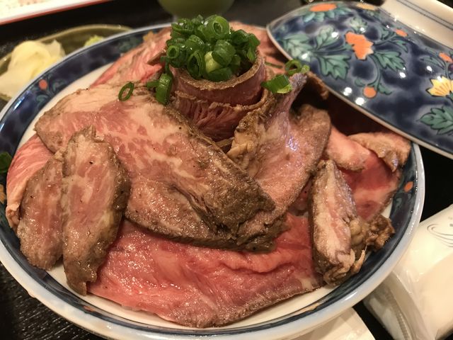 ローストビーフの盛りが半端ない!_縁むすび処 時々 Toki Toki