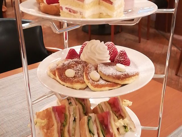 程よい甘さで生クリームがとても、美味しかったです
1番下のサンドから美味しかったです。_ニューオータニイン札幌