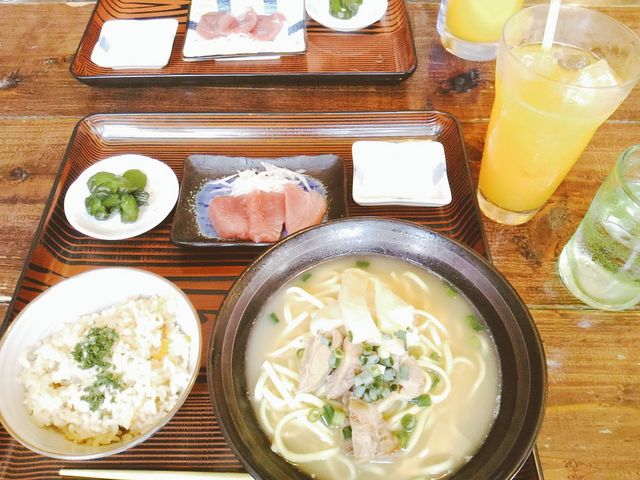八重山そば・じゅーしーセット 880円+パッションフルーツジュース(クーポンで無料)_ゆらてぃく