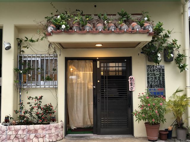 お店の外観_あーちゃんの味・グリュック
