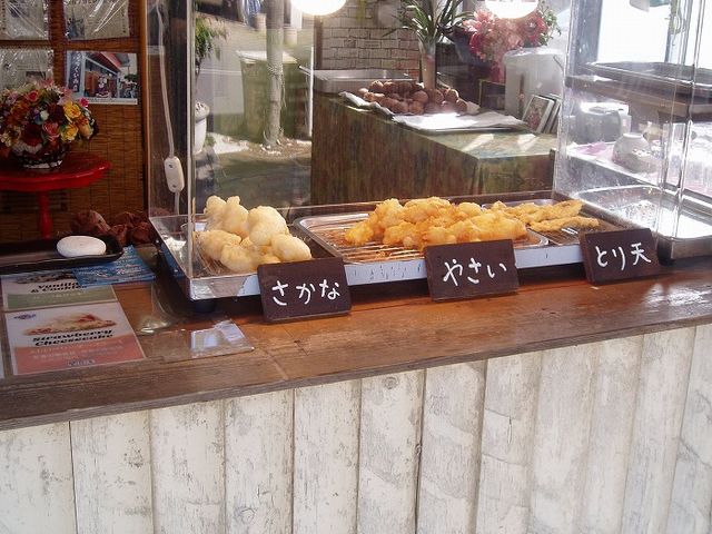 天ぷらはとり天、やさい、さかなの3種類がある_なかゆくい商店