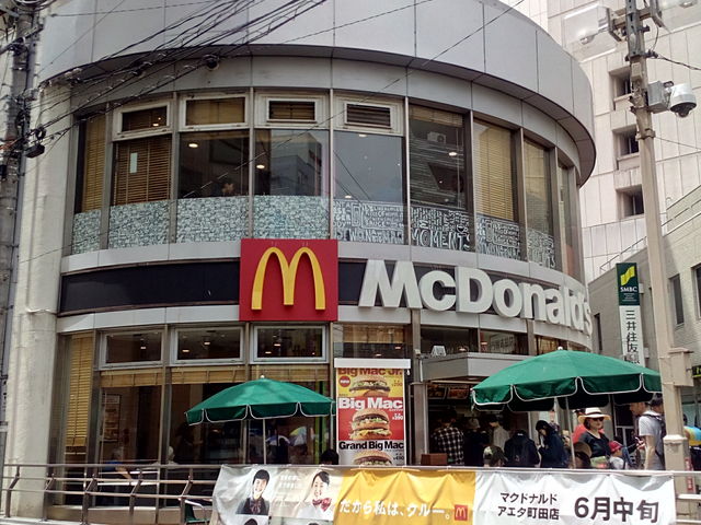 テラスがあるマック_マクドナルド町田駅前店