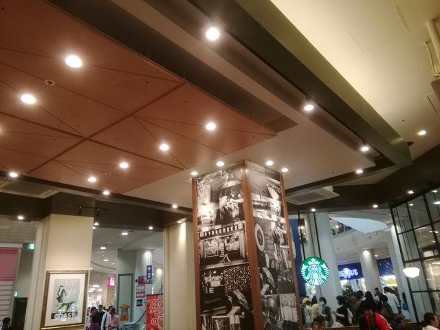 スタバ店内から_スターバックスコーヒー イオンモール伊丹店