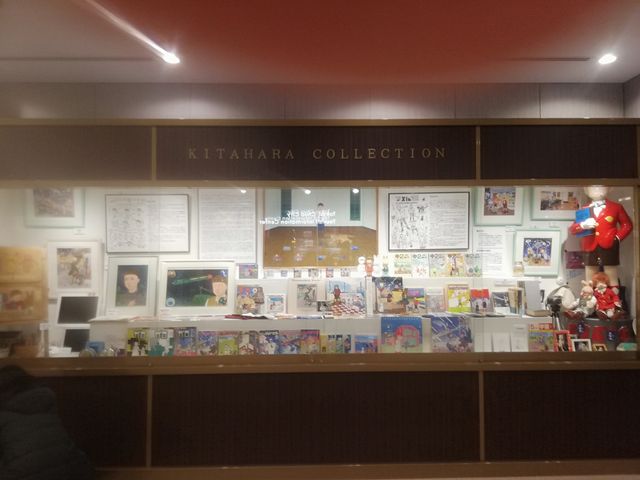 自動ドア出るととなりに見える北原コレクション_中央区観光情報センター