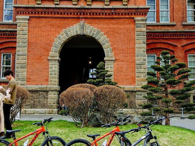 北海道道庁旧赤レンガ庁舎にも自転車観光ならすぐ近く迄入れて快適な観光ができました。_北海道マウンテンバイクレンタルサービス