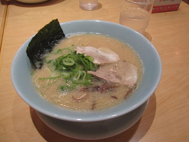 豚骨ラーメンだけど_吉蔵