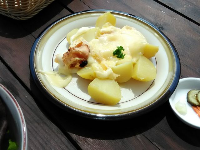 じゃがいもラクレット(じゃがいもではなくパンも選べます)_共同学舎新得農場