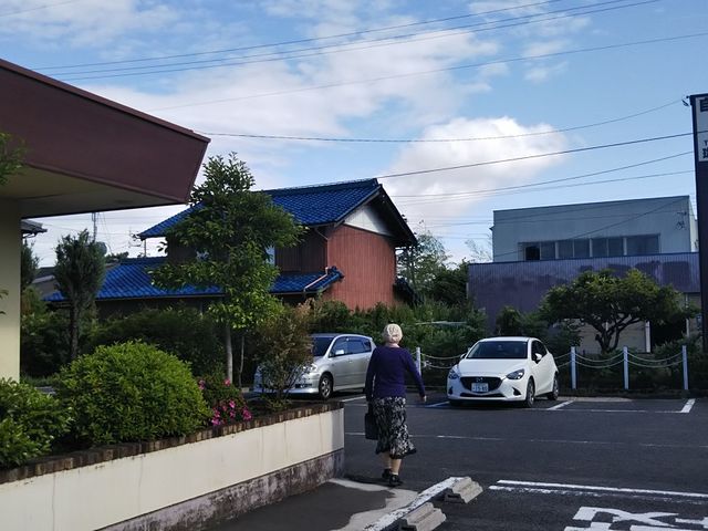 店前、南側、駐車場_やすらぎ珈琲池田店