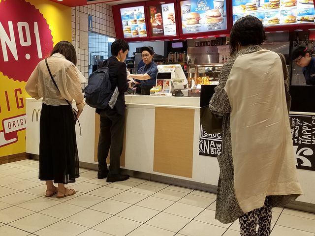 すいてました_マクドナルド 銀座アイタワー店