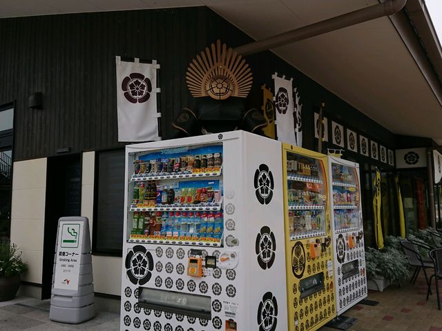 自販機もこんな感じ_長篠設楽原パーキングエリア(下り)