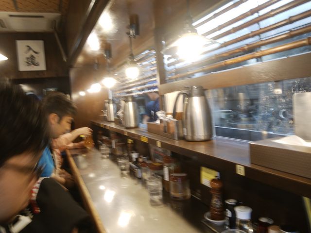 綺麗なカウンターです。_麺創房 無敵家