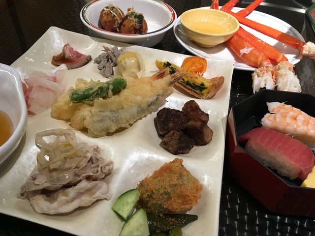 カニも食べ放題!_明山荘