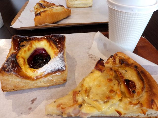 ピザは備え付けオーブンで加熱できます。_和水や 水口本店