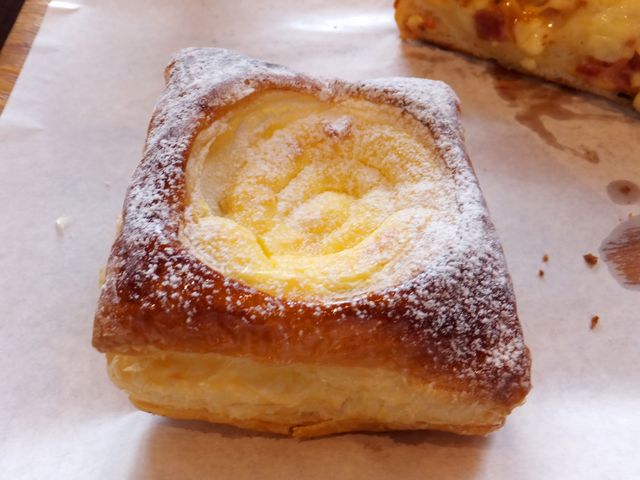 クリーミーな菓子パンも美味しい。_和水や 水口本店
