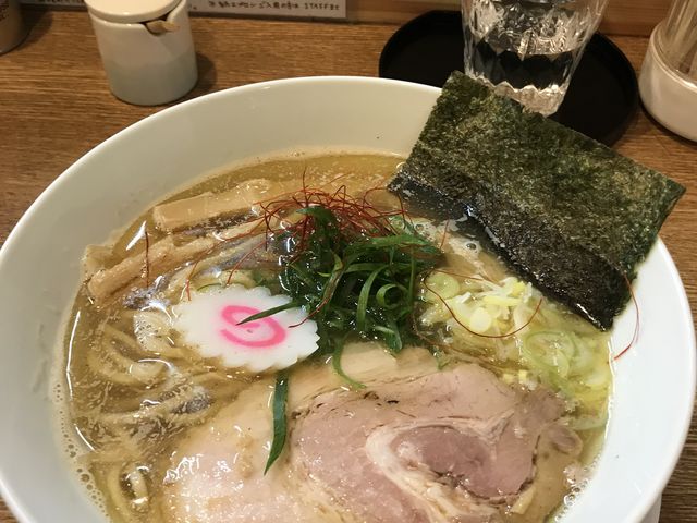 チャーシュウ大きい_中華そば 桐麺