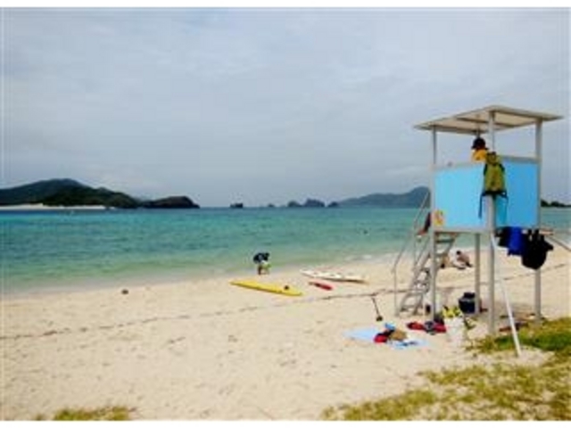 「海の向うに阿真島も見える」(阿真ビーチ)_阿真ビーチ