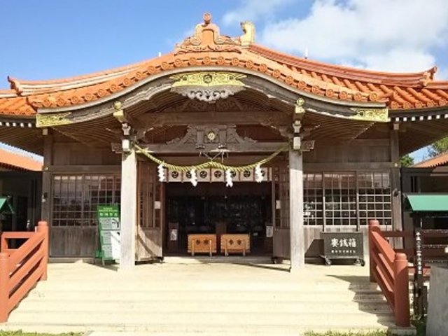 南国っぽさを感じる建物です!_宮古神社