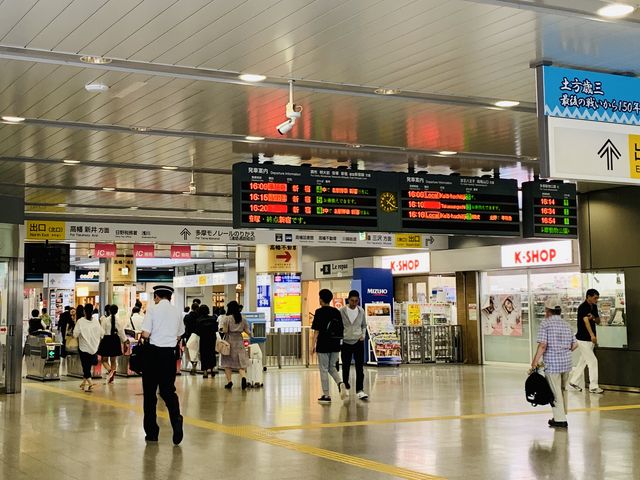 【京王電鉄高幡不動駅】ホームを上がった改札口あたり_京王電鉄高幡不動駅