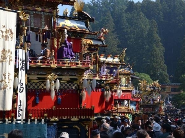 屋台の勢揃い_高山祭屋台会館