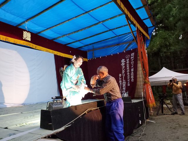 境内での高玉芝居公演
おひねりありがとうございました。_瑞龍院