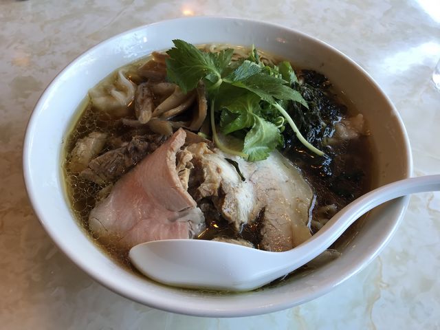 ワンタン麺_食事処右近