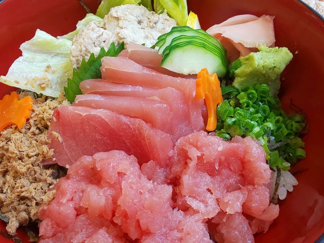 秋太郎の海鮮丼_江口蓬莱館