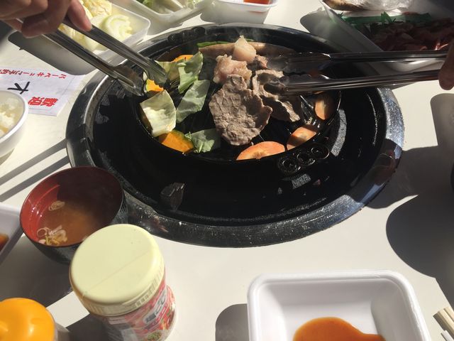 売店で焼きそばやポテトを購入できた。入園料は別途人数分、絶対にかかります。_中津川市ふれあい牧場