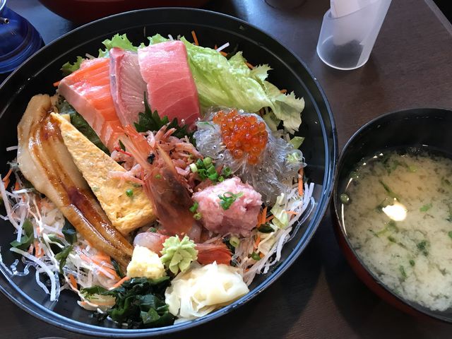 生しらすとマグロが特に美味しかったです!_とびっちょ