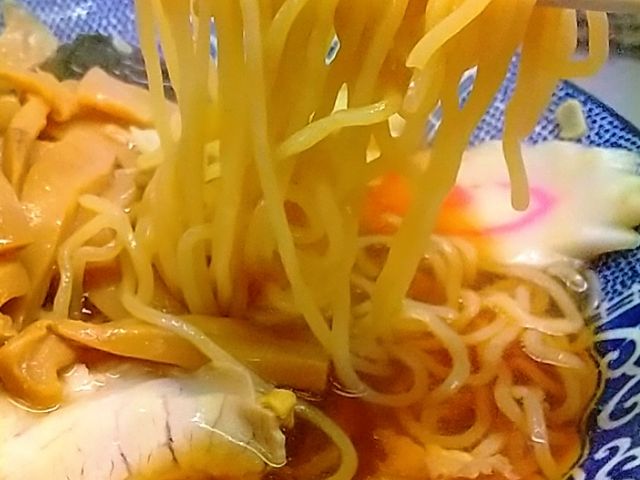 西新井ラーメン麺持ち上げ(麺リフト)_西新井らーめん