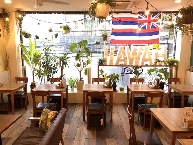窓側2名様掛けテーブル席×5席あります!_GOOD LIFE SURF DINER グッド ライフ サーフ ダイナー