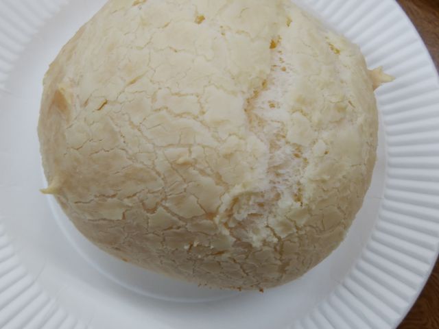 チーズパン・250円_大須名物 鶏の丸焼きのお店 OSSO BRASIL オッソブラジル