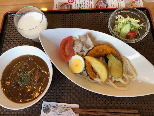 カレーうどんつけ麺_駅の見えるレストラン&カフェKOERU(コエル)