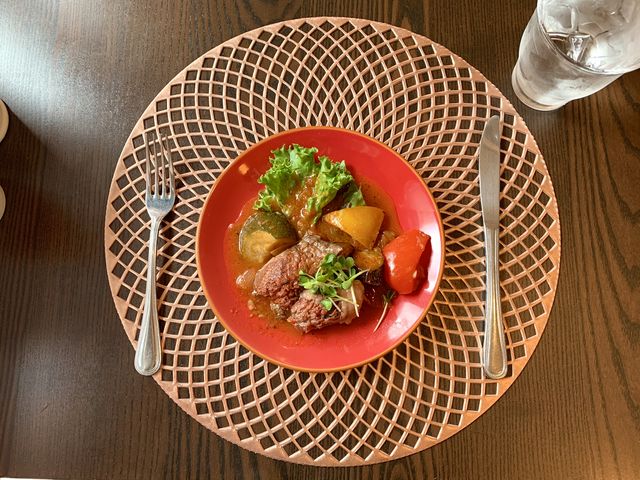 【グランディール】オードブル『牛すじ肉の赤ワイン煮』_カフェ・レストランプラスドッグ・グランディール