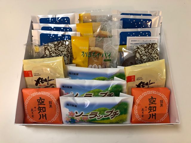 食べたいものが一つにまとまっています。これはとてもうれしいセット!_花月堂松尾製菓