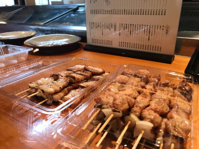自分で包みます。_焼鳥いなかもん