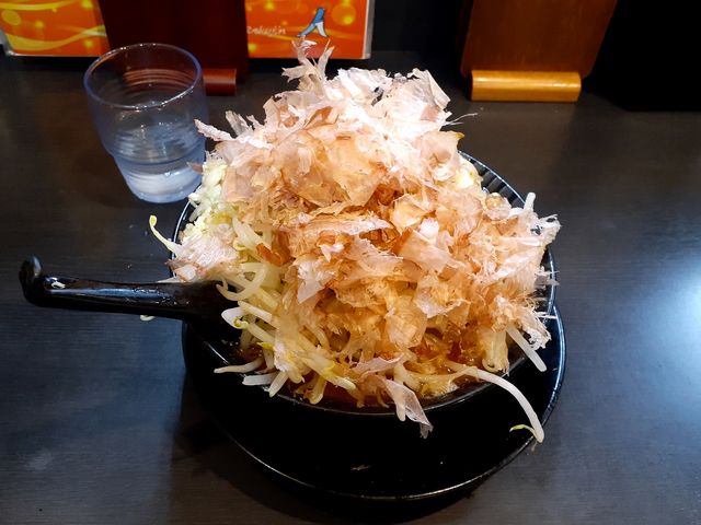 麺大盛り・野菜増し・かつお節増し_楽人 津新町