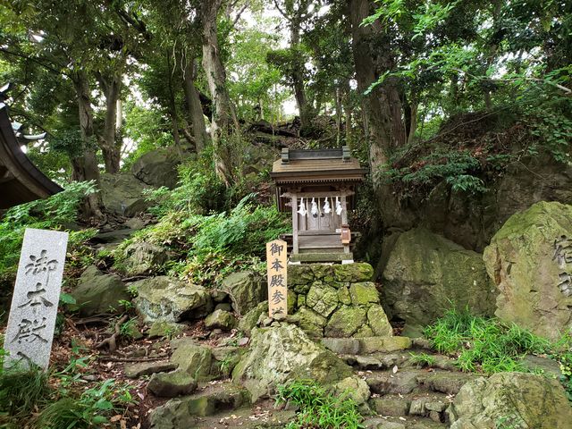 岩山全体が、宿魂石_大甕神社