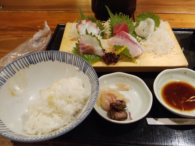 美味しいものお刺身食べ応え充分のお刺身定食です。_板前がいる町の酒場 庄や 神田東口店