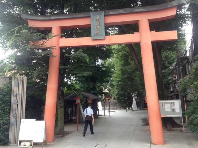 都心とは思えない
キレイな参道_赤城神社