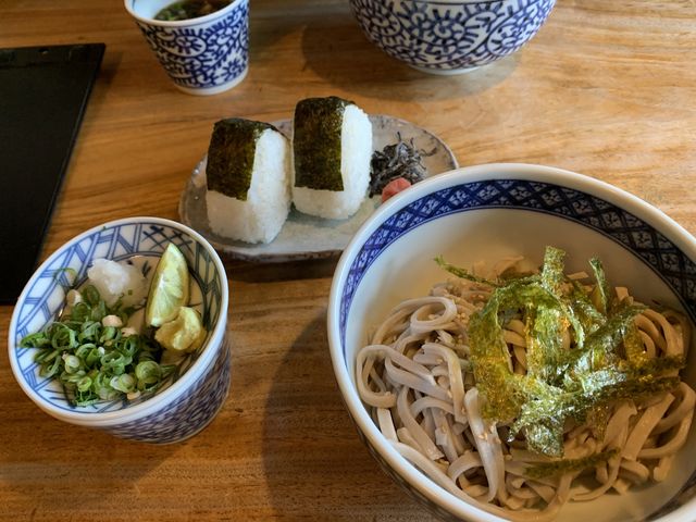 冷やし蕎麦とおにぎり_仙吉